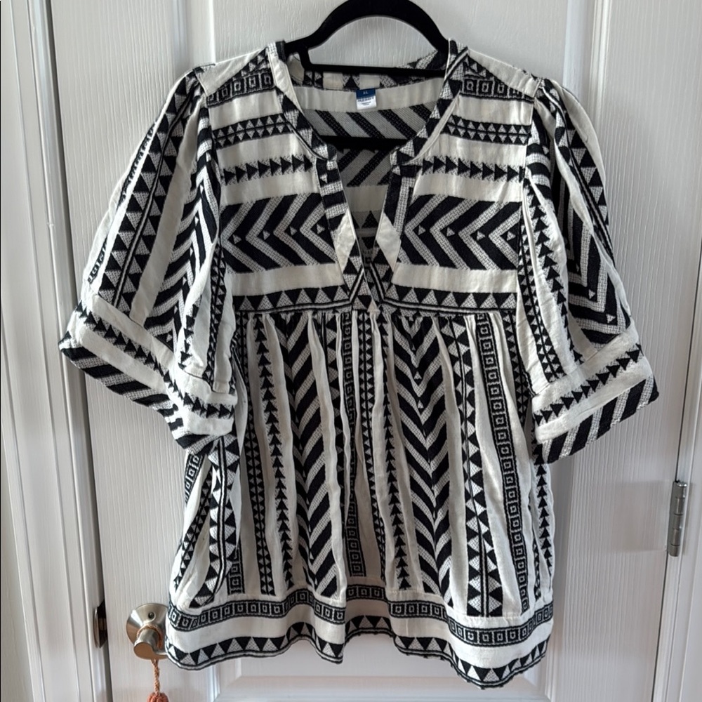 Old Navy Black and White Boxy Blouse with Mandarin Collar